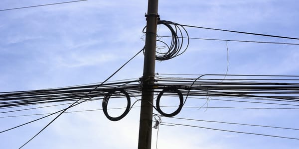 Бишкек на пороге цифрового коллапса: мэрия дала провайдерам 48 часов на демонтаж сетей изображение публикации