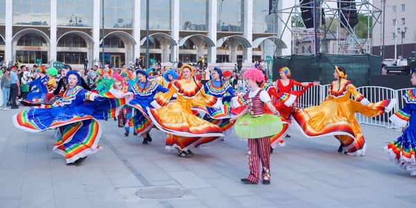 Royal Central Park Spring Festival — яркое празднование с фейерверками изображение публикации