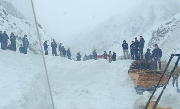 На трассе Бишкек — Нарын — Торугарт сошла лавина: движение перекрыто изображение публикации