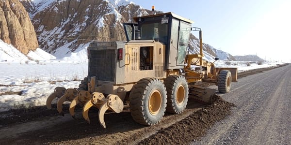 На дорогах Кыргызстана начали ямочный ремонт и расчистку обочин изображение публикации