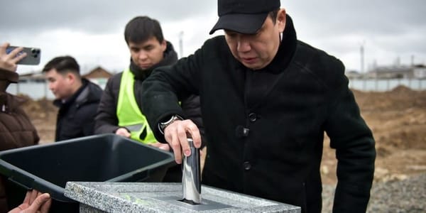 В жилмассиве Ак-Бата в Бишкеке заложили капсулу под новый корпус школы №43 изображение публикации