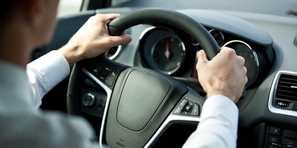 Регистрация авто и выдача прав в КР: Управделами президента предложило новые стандарты изображение публикации