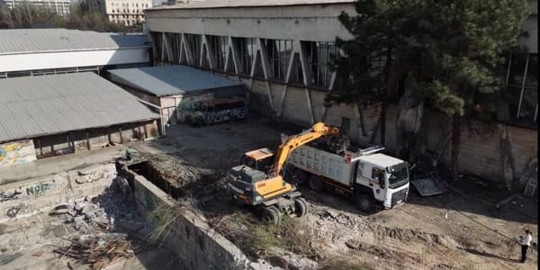 Во Дворце спорта в Бишкеке начали снос старого бассейна под строительство нового изображение публикации