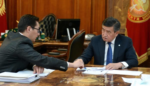 Жээнбекову на бумаге показали планы Госкомсвязи по цифровой трансформации страны на 2020 год. ФОТО изображение публикации