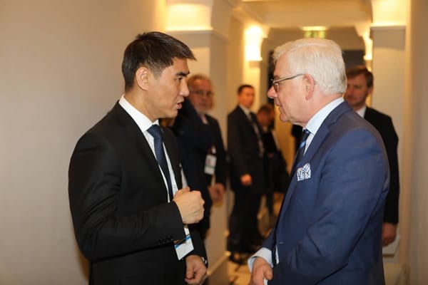 Главы МИД Испании и Кыргызстана обсудили возможность открытия визового центра в Бишкеке изображение публикации