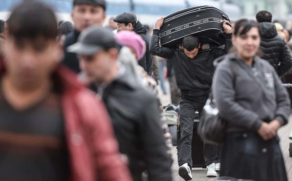 Депутат Пирматов: В КР могут находиться до 100 тысяч незаконных трудовых мигрантов из соседних стран изображение публикации