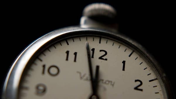 В Бишкеке вводят комендантской час изображение публикации