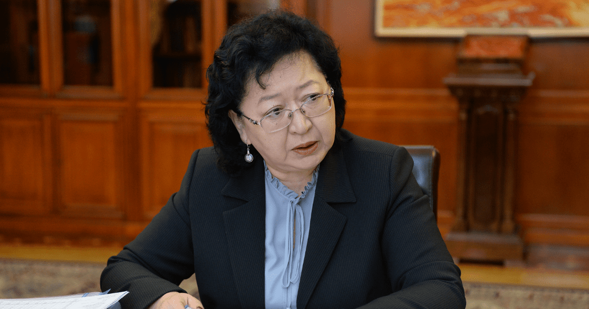 Минфин ведет активные переговоры со Всемирным банком, МВФ и АБР о поддержке бюджета КР, – Жеенбаева изображение публикации