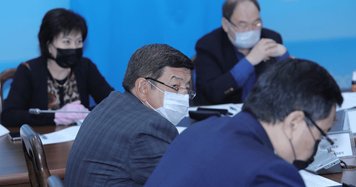 Акылбек Жапаров: У правительства нет четких мер и плана по спасению экономики изображение публикации