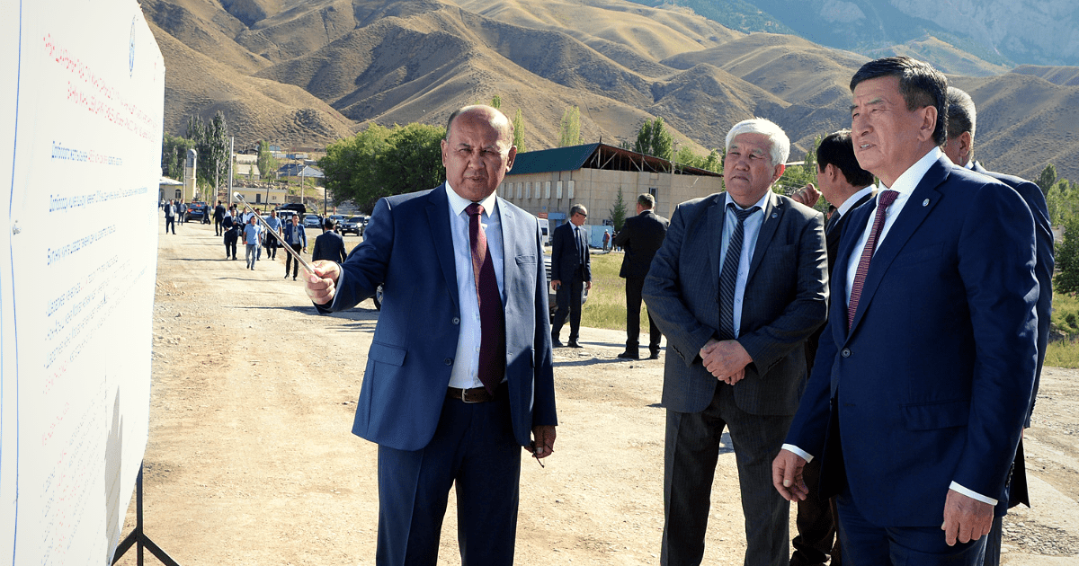 Жээнбеков посмотрел, как на деньги доноров восстанавливают водоснабжение в Баткене изображение публикации