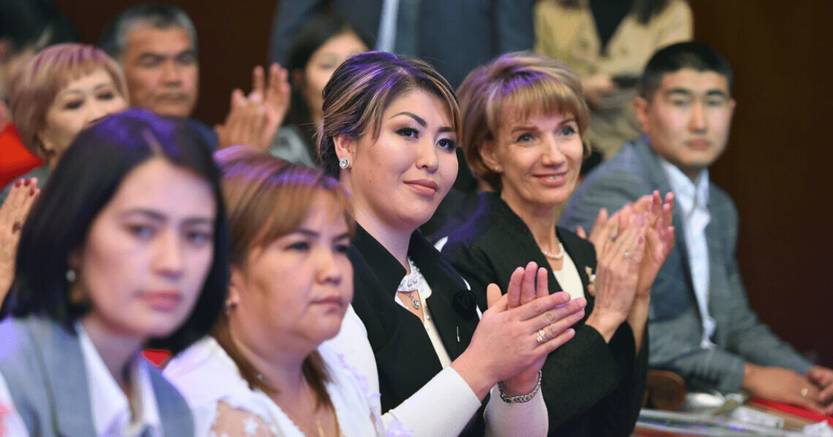 Столичный бюджет выделяет 3.5 млрд сомов на зарплату учителям изображение публикации