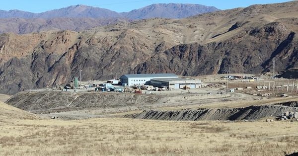 Садыр Жапаров переговорил с митингующими на месторождении Джеруй изображение публикации