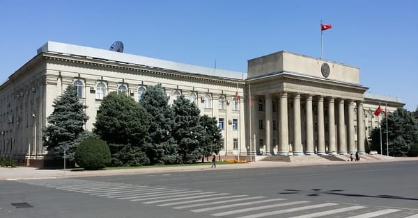 Администрация президента и Садыр Жапаров уже сутки не реагируют на боевые действия на границе изображение публикации