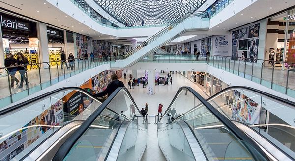 В Бишкеке продлили время работы торговых центров и супермаркетов до 21:00 часов изображение публикации