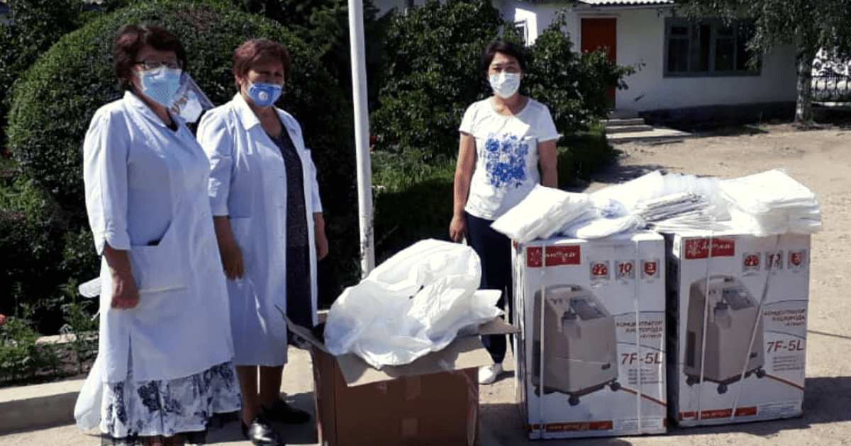 Общественный фонд FSDS передал 10 дыхательных аппаратов и 200 комплектов СИЗ региональным больницам изображение публикации