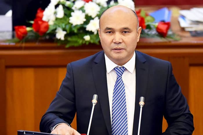 Данияр Толонов 13 лет владел фирмой по пассажирским перевозкам в Оше. Все это время он был чиновником и депутатом изображение публикации