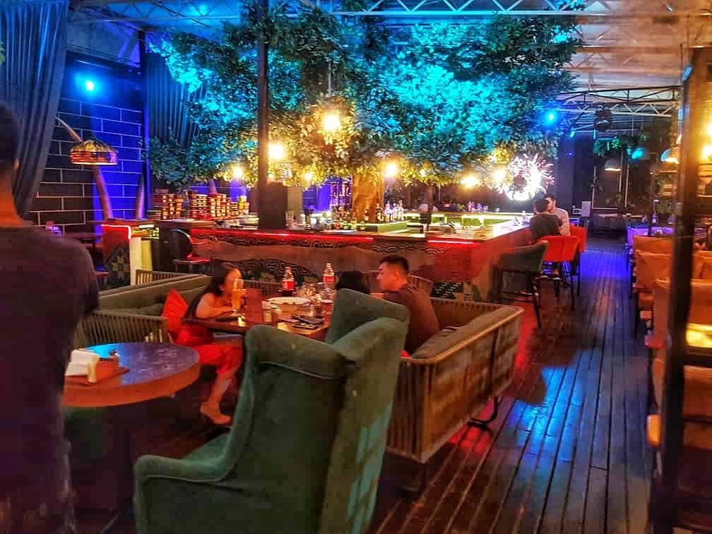 Финполиция и мэрия Бишкека наказали 20 увеселительных заведений за работу после 22:00 часов изображение публикации