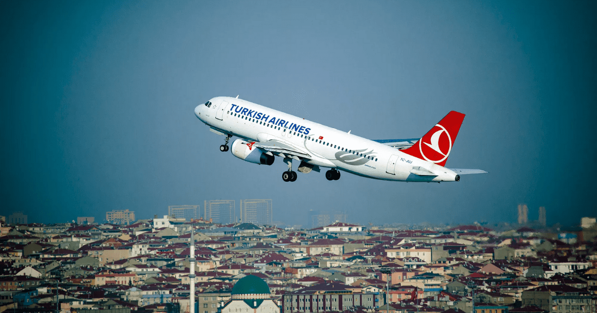 Первые открытые авиарейсы из Бишкека. Цены на билеты в Стамбул и Дубай стартуют от $220 и $431 изображение публикации