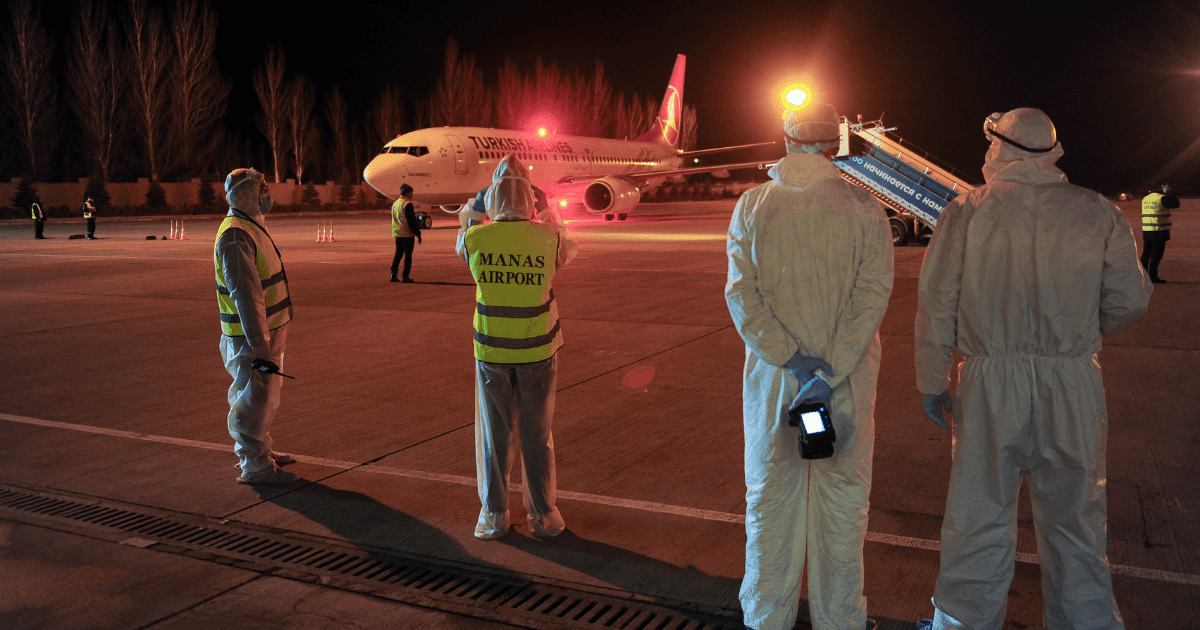 На одного пассажира только один сопровождающий. «МАМ» напомнил правила посещения аэропортов изображение публикации