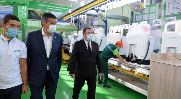 Президент посетил кыргызско-узбекское предприятие по производству бытовой техники. ФОТО изображение публикации