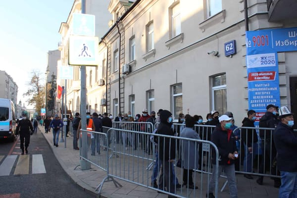 В посольстве в Москве образовалась очередь в несколько кварталов. ФОТО изображение публикации