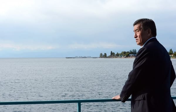 Теперь официально. Жээнбеков ушел в отставку, а Исаев отказался исполнять его обязанности изображение публикации