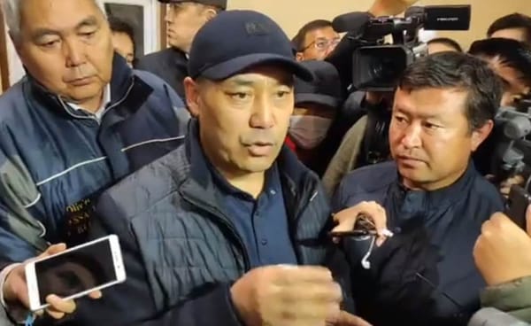 Часть депутатов выбрала Садыра Жапарова и.о. премьер-министра. Спикером ЖК назначили Мыктыбека Абдылдаева изображение публикации