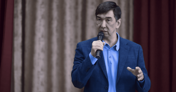 #вернитеСуракматова: Сотрудники мэрии Бишкека собираются на митинг в поддержку подавшего в отставку мэра изображение публикации