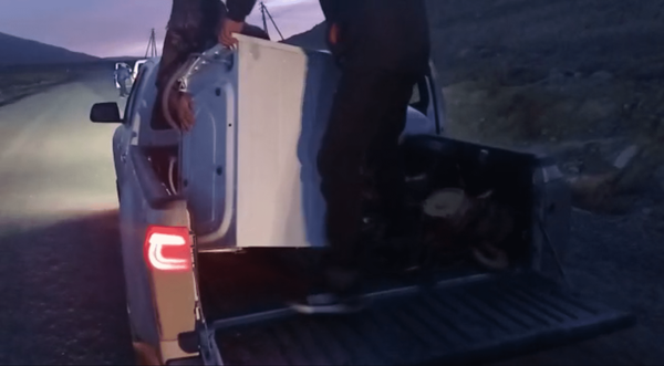 На Джеруе орудуют мародеры: вывозят стиральные машины. ФОТО, ВИДЕО (лица, номер машины) изображение публикации