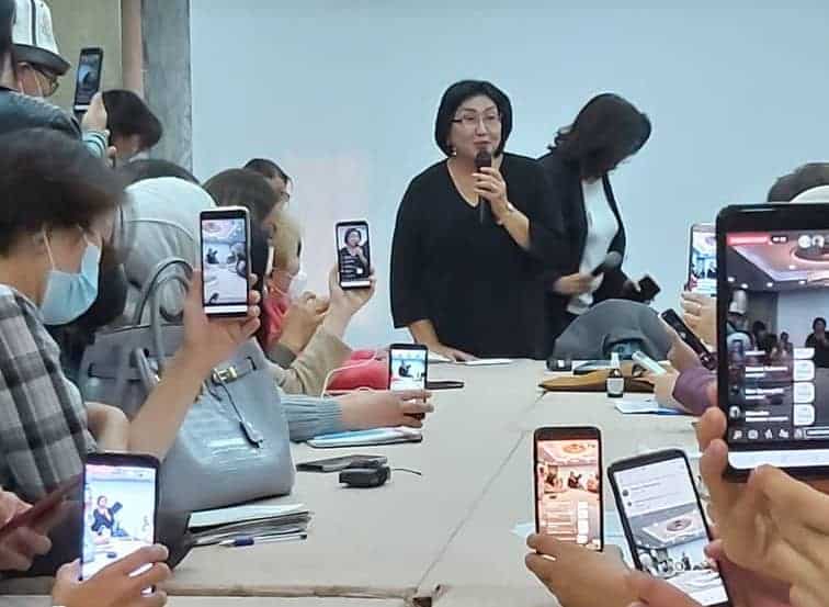 Гражданский форум экстренно закончил работу — толпа двинулась к месту собрания. ФОТО изображение публикации