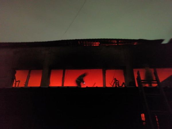 На Орто-Сайском рынке сгорело почти 2 тысячи квадратных метров торговых площадей. ФОТО изображение публикации