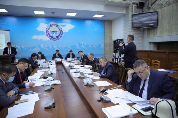 Власти рассчитывают увеличить налоговые доходы на 25 млрд сомов за счет фискализации изображение публикации