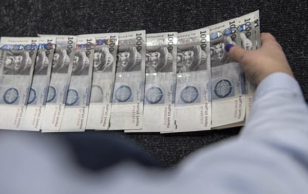 Минэконом предложил безналичный расчет для сумм свыше 500 тысяч сомов изображение публикации