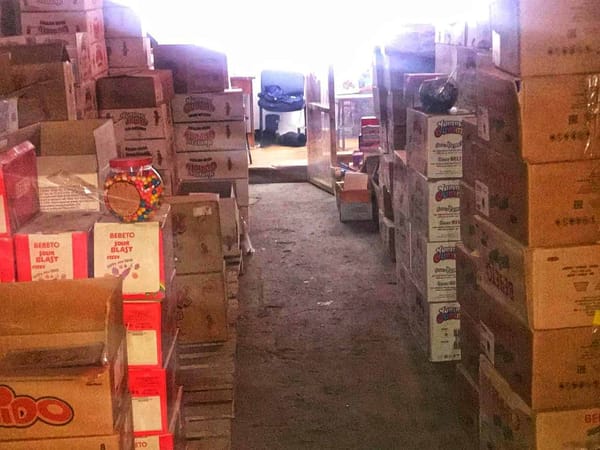 Крупный склад с просроченными сладостями выявили в Бишкеке. ВИДЕО изображение публикации