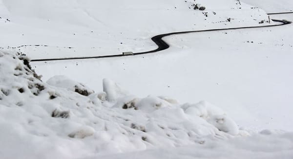 Минтранс призвал большегрузы воздержаться от поездок через перевалы трассы Бишкек — Ош изображение публикации