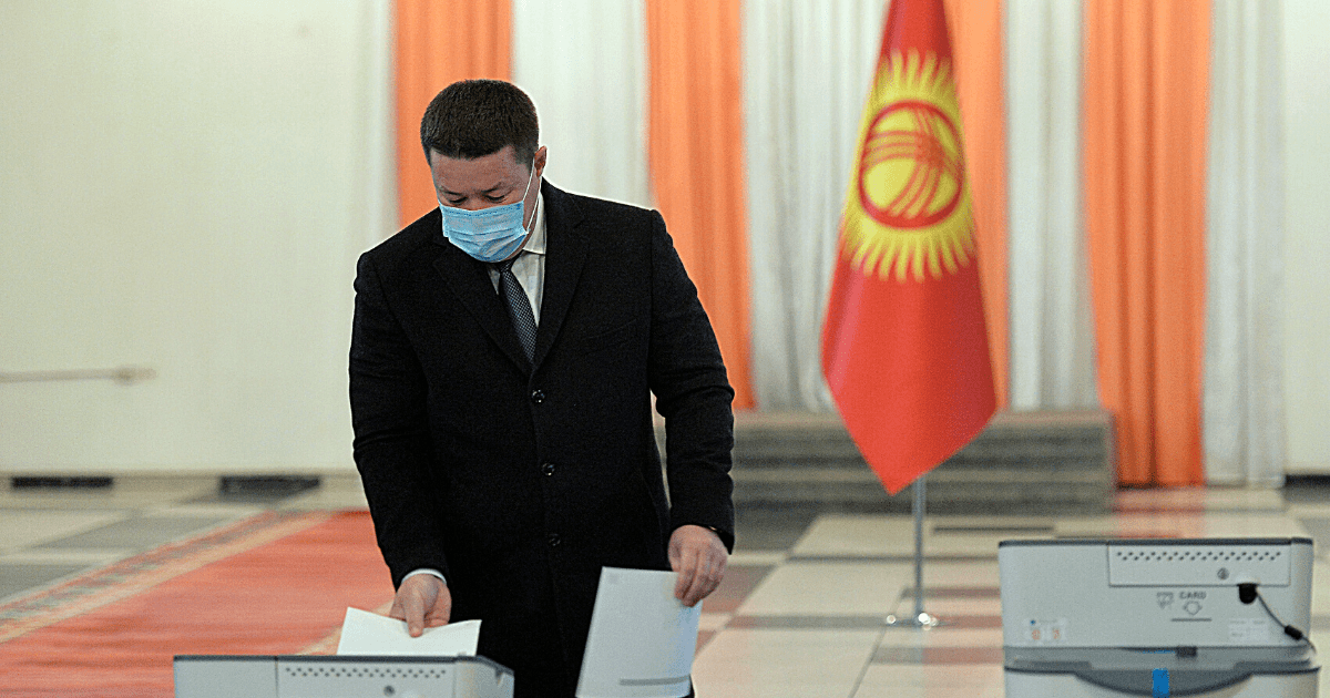 Талант Мамытов проголосовал на выборах и референдуме изображение публикации