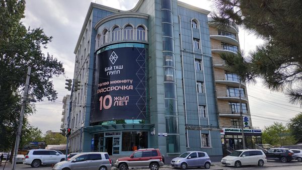 Иностранный инвестор потерял $800 тысяч, вложив в строительство здания Садыра Жапарова и его друзей изображение публикации