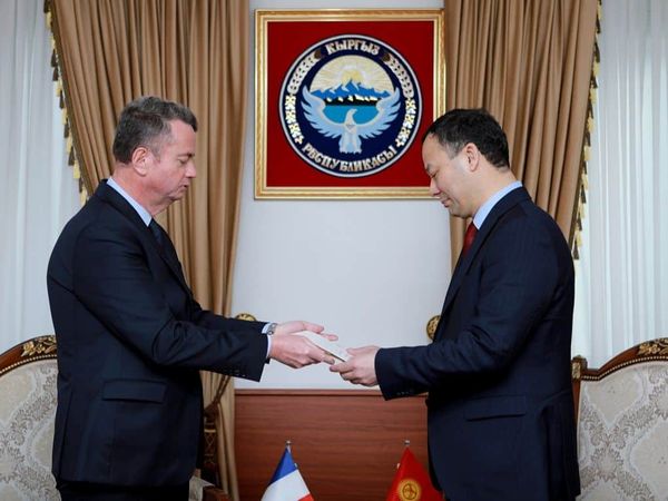 Казакбаев обсудил с послом Франции возможную реструктуризацию долга изображение публикации