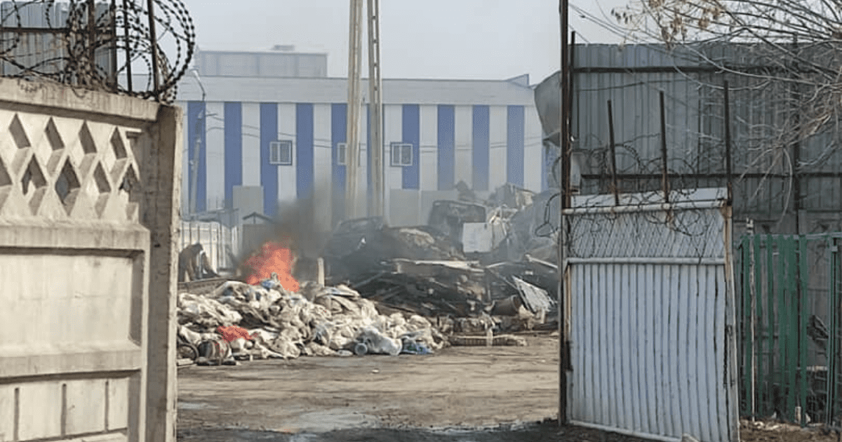 Стройкомпании и госпредприятия Бишкека оштрафовали за мусор на улице изображение публикации