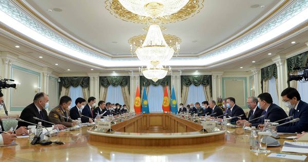 Кыргызстан и Казахстан ускорят создание логистического центра на границе изображение публикации