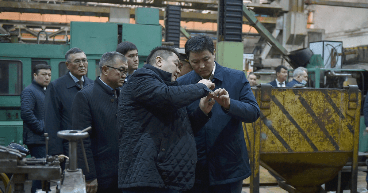 Премьер посетил «Бишкекский штамповочный завод» — призвал усилить работу по его восстановлению изображение публикации