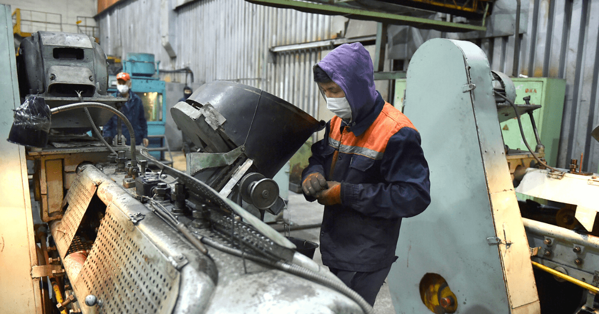 Промышленность КР просела на рекордные 13% — встали швейная и горнорудной отрасли изображение публикации