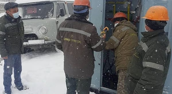 «Северэлектро» сообщает об аварийных отключениях из-за обильного снегопада изображение публикации