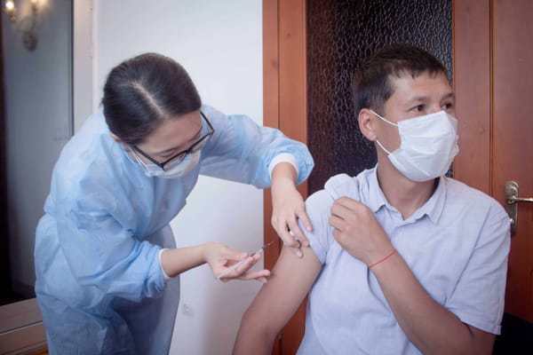 Налоговиков Кыргызстана вакцинируют от коронавируса изображение публикации