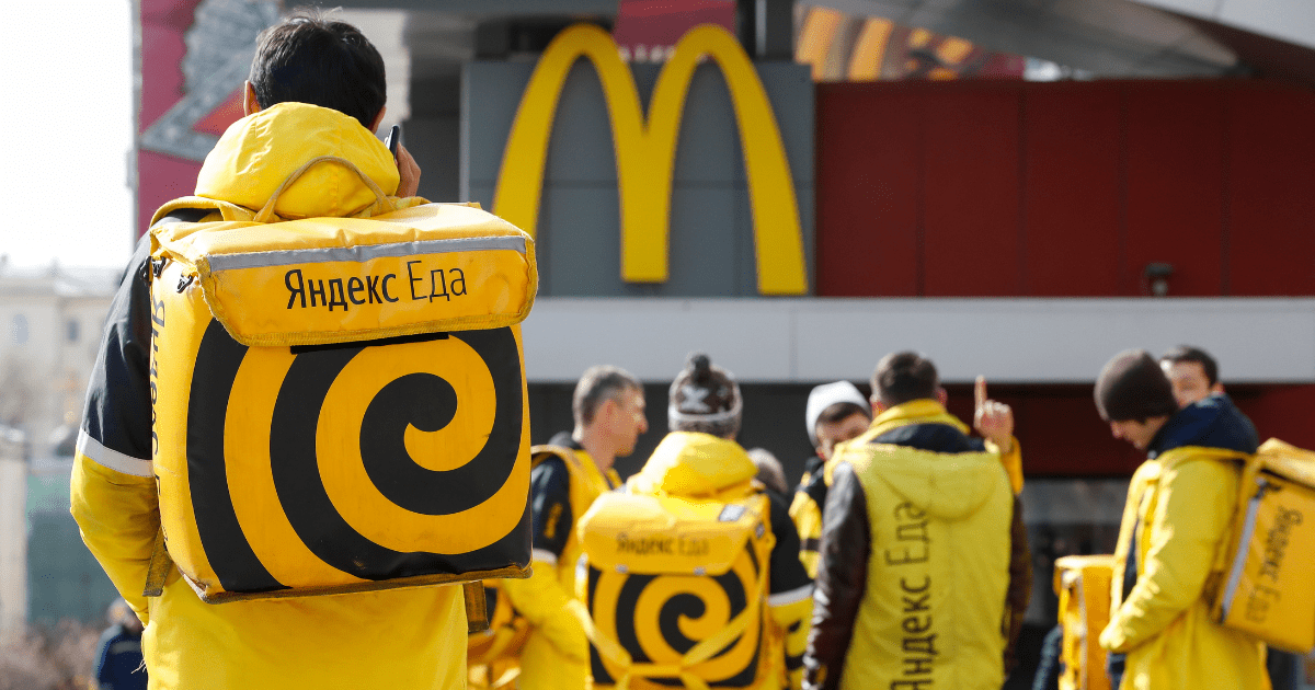 Forbes: Мигрантов мало, а те, что есть, уходят в курьеры и водители такси изображение публикации