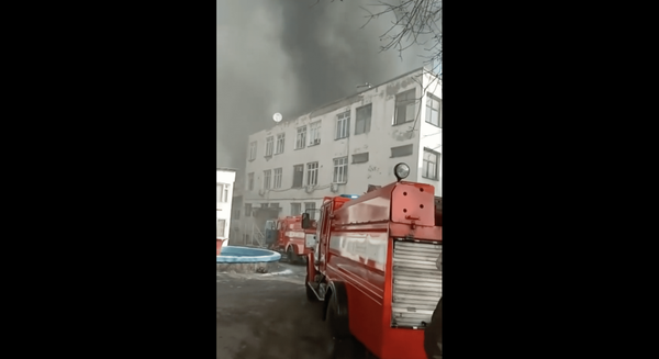 В Бишкеке горит завод по производству пластика изображение публикации