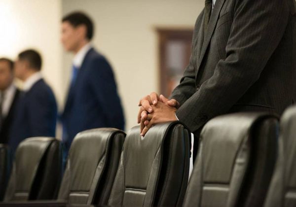 Госслужащих всех уровней проверят на иностранное гражданство и подлинность дипломов изображение публикации