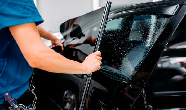 Кабмин хочет взимать с автовладельцев по 50 тысяч сомов за платную тонировку изображение публикации