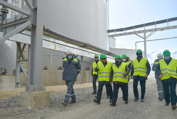 Депутатам показали, как добывают золото на Джеруе изображение публикации