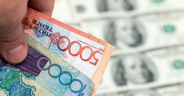 Тенге обесценился почти на 10% в обменных бюро Бишкека изображение публикации